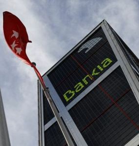 Espanjassa pankit ovat tahkonneet miljardeja sijoittamalla Espanjan valtion velkakirjoihin.