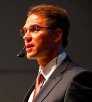 "Meiltä kysytään nyt taitoa tarttua toimeen ja toimia kauaskatseisesti rakenteita uudistaen", Jyrki Katainen muistutti Heureka-foorumissa kuin vakuuttaakseen, että hallitus on tehnyt kaikkensa vaikeiden päätösten lykkäämisessä.