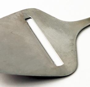 Hallitus tarjoaa juustohöylää, vaikka rakenteita pitäisi uudistaa kirveellä.