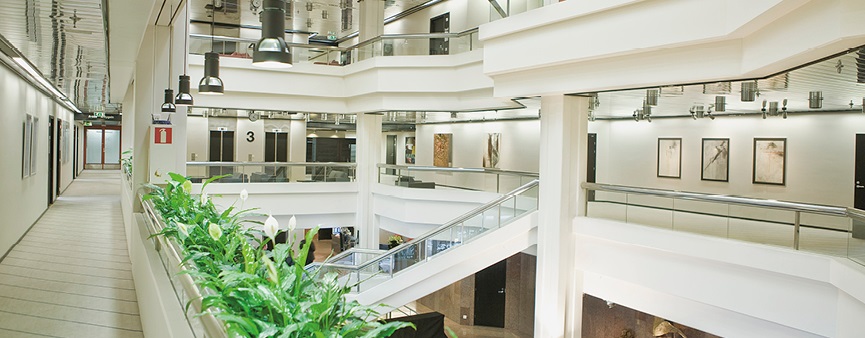 Olisiko kuntien palatsissa Helsingissä syytä ryhtyä valmistelemaan kuntien itsehallinnon asteittaista alasajoa?